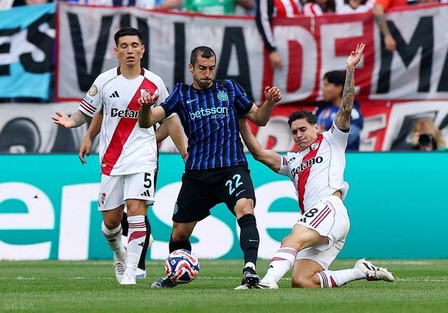  米兰德比战火药味浓四人染黄引热议  