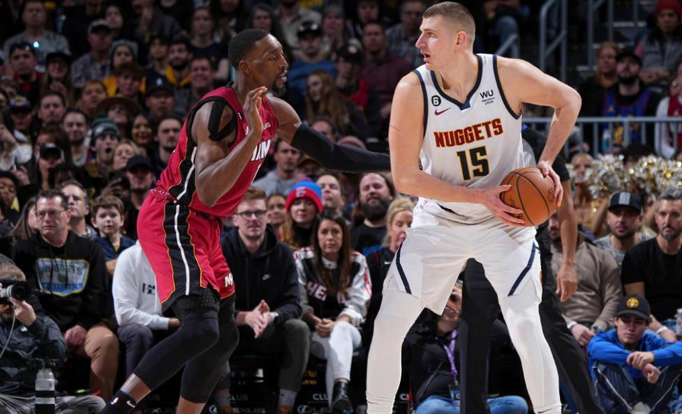  阿德巴约20+20热火轻取魔术获三连胜  