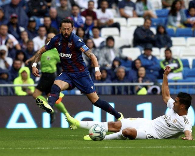  奥格斯堡攻防失衡暴露，客场溃败深陷保级泥潭