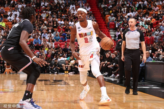  巴特勒关键抢断助攻热火力克公牛重返胜利轨道  