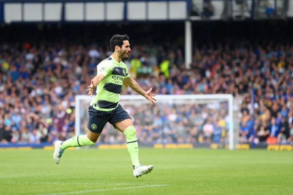  道格拉斯·路易斯远射建功，维拉公园球场见证阿斯頓维拉胜利